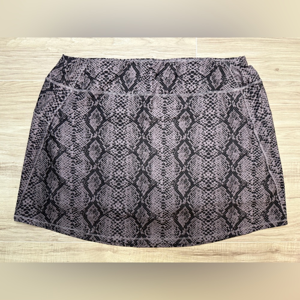 DSG Black and Gray Snakeskin Print Skirt